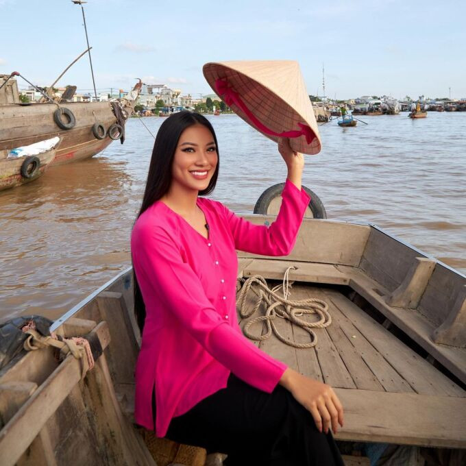 Cô gái miền Tây xinh đẹp đang chiếm được tình cảm của công chúng và được hy vọng sẽ đạt thành tích cao tại Miss Universe.