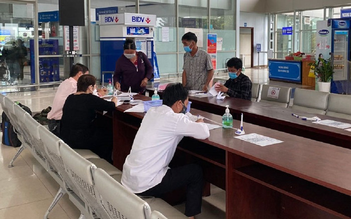 7 khách du lịch chuẩn bị rời Đà Lạt được phát hiện dương tính với Covid-19 qua test nhanh ở sân bay Ảnh 2