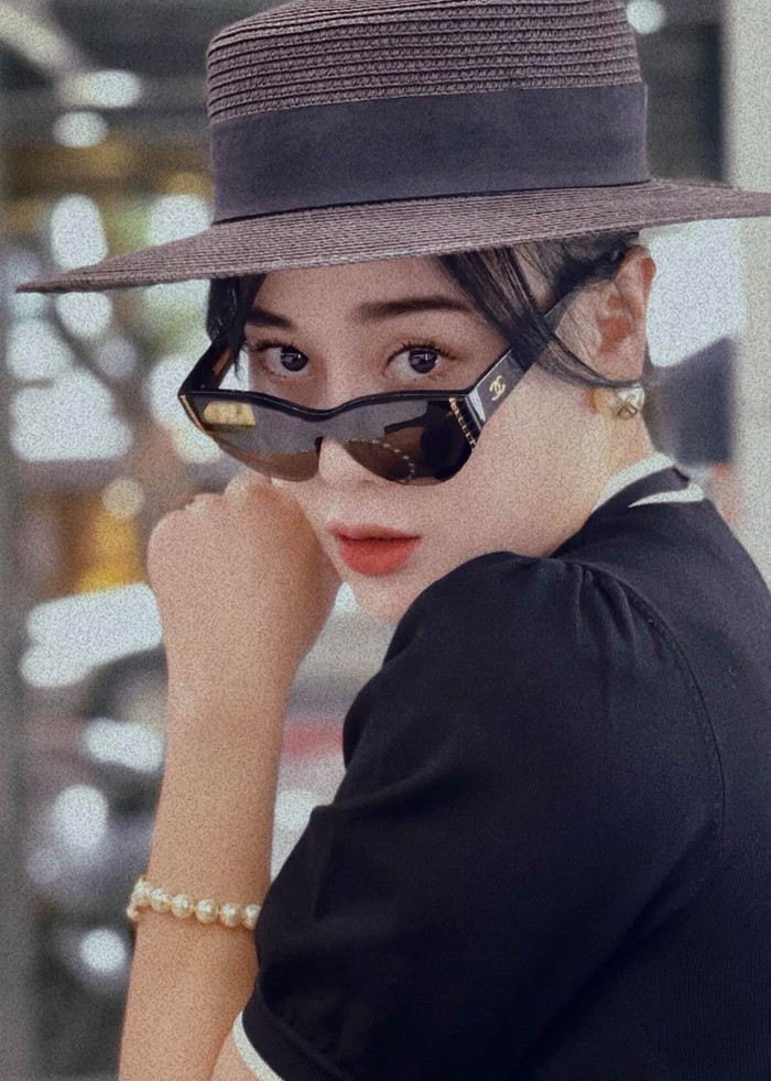 Phương Oanh lên đồ đầy sang chảnh, trung thành với một phụ kiện giúp nâng tầm nhan sắc Ảnh 6