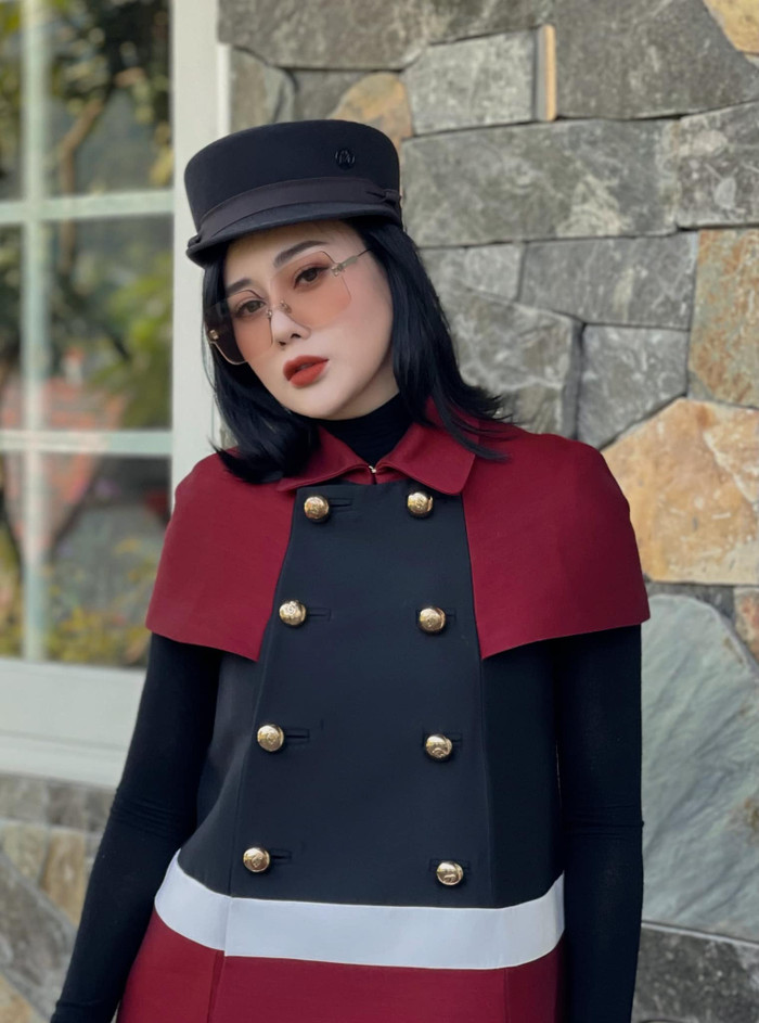 Ảnh mới của Phương Oanh được netizen khen ngợi vì set đồ hàng hiệu thời thượng cũng như body đẹp mắt và thần thái hút hồn.