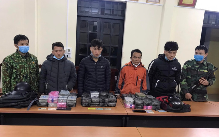 Huy động gần 100 bộ đội bắt giữ 4 đối tượng vận chuyển 100 bánh heroin Ảnh 2