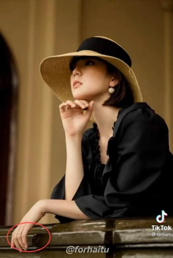 Một loạt ảnh hiếm hoi của Hải Tú xuất hiện với trang phục rộng thùng thình khiến cư dân mạng dậy sóng.
