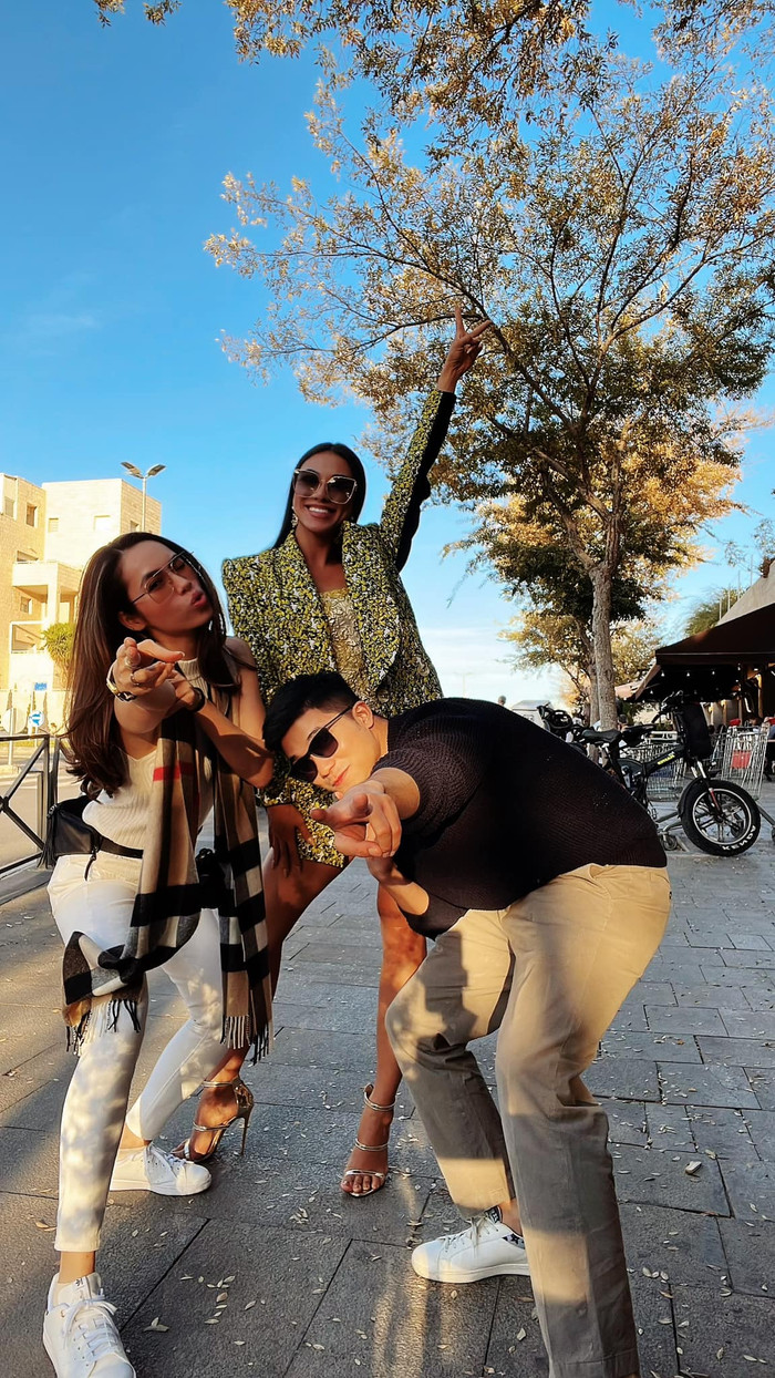 Á hậu Hoàng My chia sẻ thời tiết tại Israel rất dễ chịu, không khí trong lành.