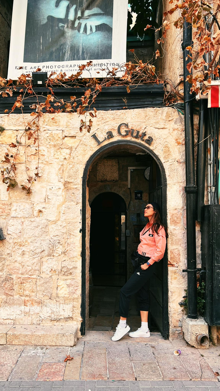 Hoàng My lưu lại hình ảnh tại thành phố cổ Jerusalem.