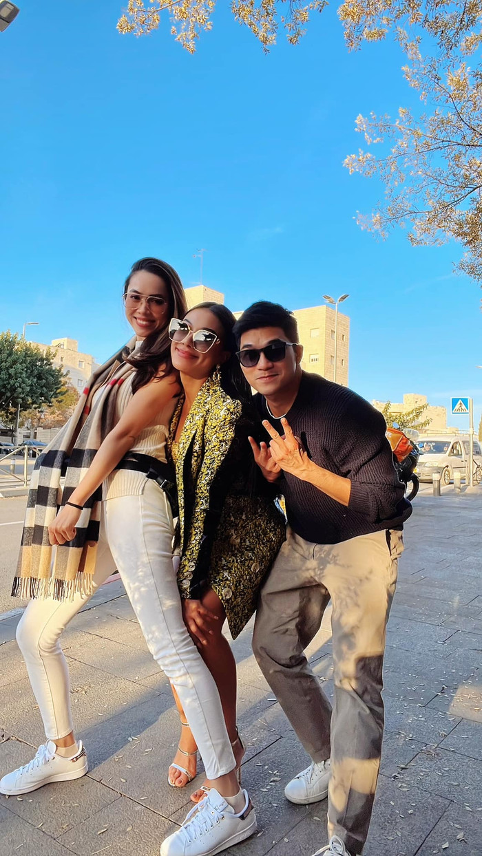  Á hậu Hoàng My cho biết, người dân tại đất nước khu vực Trung Đông thân thiện và vui vẻ với du khách nước ngoài. Đối với cô, đất nước này có rất nhiều kỷ niệm. Nàng Á hậu xinh đẹp rất vui khi được quay lại đây.