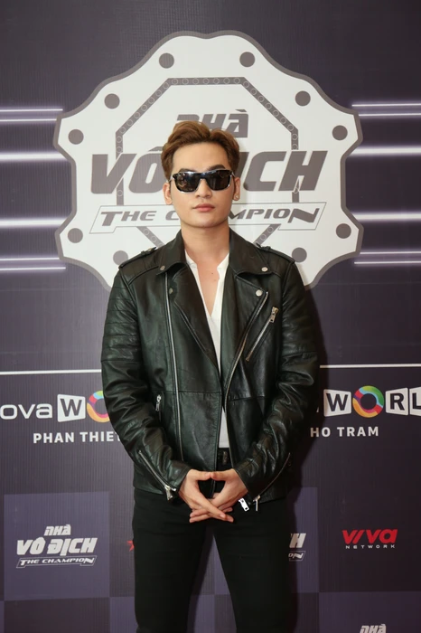 Ca sĩ Ali Hoàng Dương