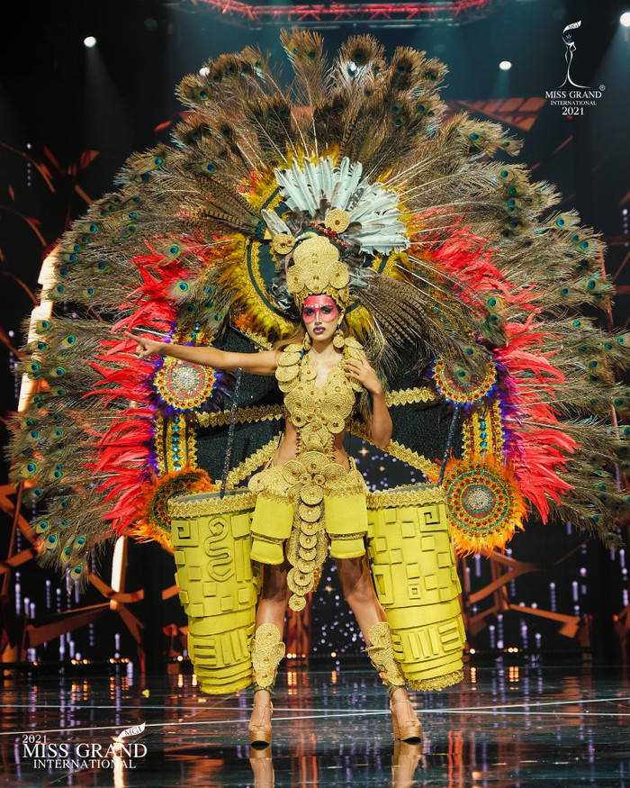 Top 10 National Costume đẹp nhất Miss Grand 2012: Thiên thần Áo xanh đang hút triệu like Ảnh 4