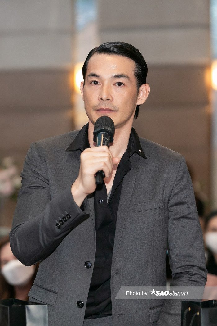 Quách Ngọc Ngoan trả lời câu hỏi của truyền thông tại buổi ra mắt The Champion 2021