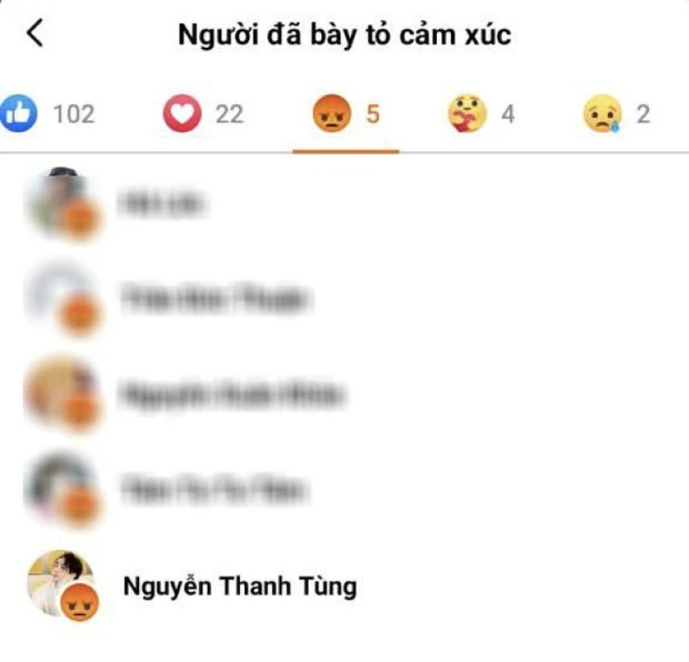 Chỉ với một chi tiết nhỏ, netizen đã săm soi ra động thái bênh vực 'gà cưng' Hải Tú của Sơn Tùng.