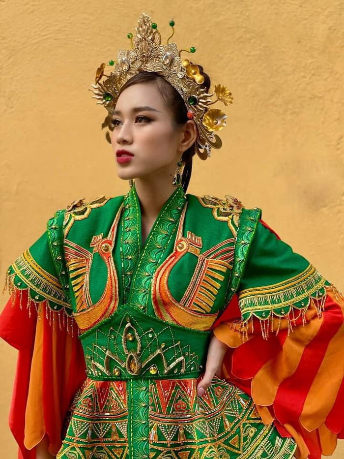 Trang phục dân tộc của Đỗ Thị Hà.