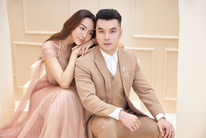 Trước khi đến với Ưng Hoàng Phúc, Kim Cương là người mẫu, cô từng kết hôn và có một con trai riêng.