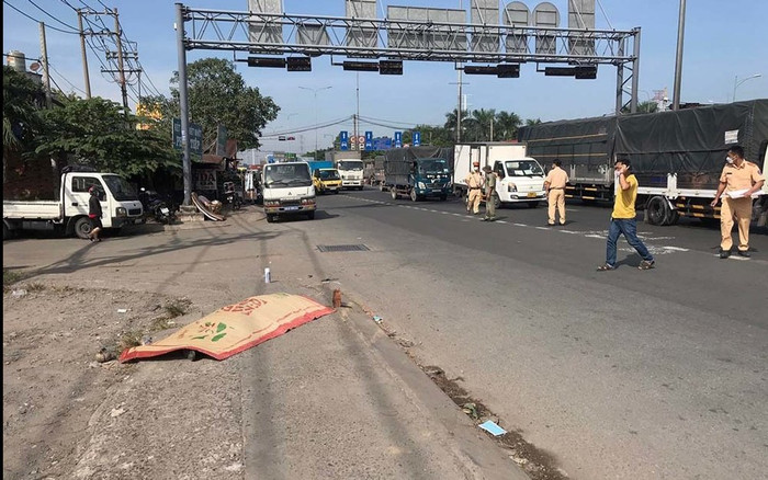 Điều tra vụ tài xế xe tải mang thi thể người vứt bên lề đường rồi lên xe bỏ đi Ảnh 2