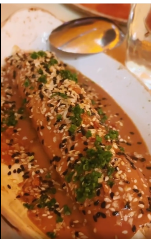  Gà burrito sốt gan ngỗng khiến Võ Hoàng Yến khen xuất sắc.