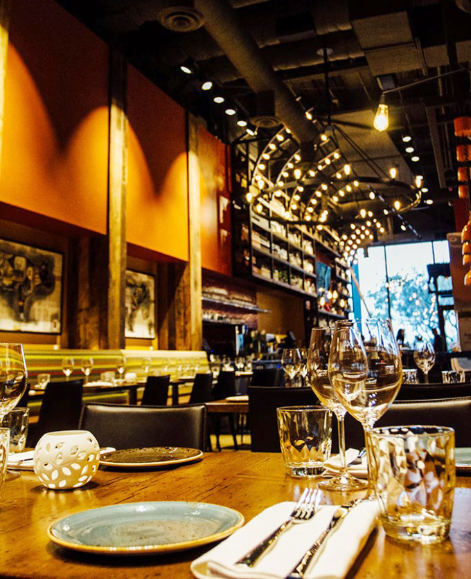 Cận cảnh nhà hàng sang trọng, nơi nữ người mẫu cá tính ăn bữa tối với mức giá khoảng 20 triệu đồng.