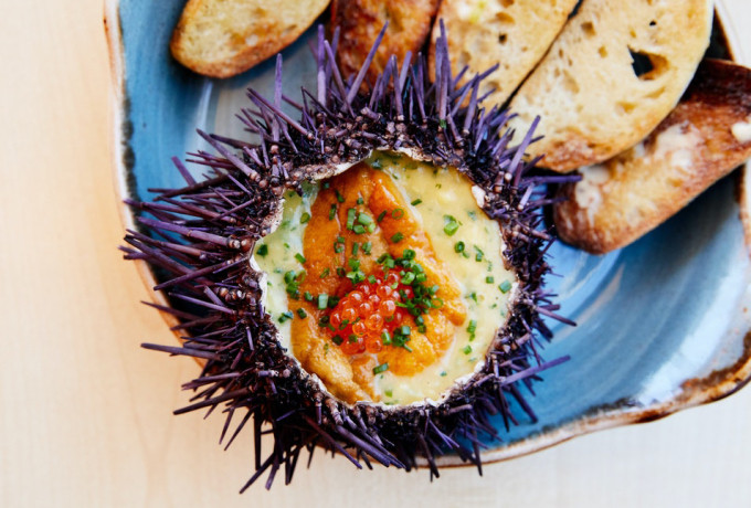 Nhà hàng có rất nhiều món ăn ngon, chính vì thế Võ Hoàng Yến chia sẻ ăn no tới mức 'không nhìn thấy chân'.