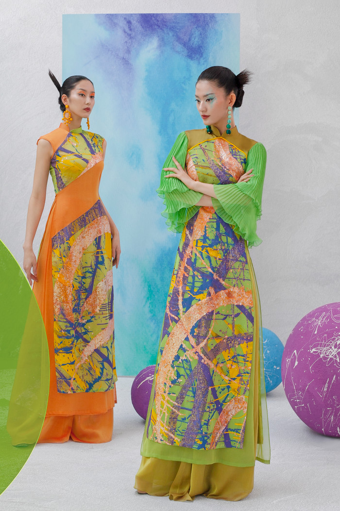 Nhà thiết kế khai thác những kiểu dáng mới lạ như cổ yếm, áo tay xoè, cut-out bất đối xứng để đưa vào bộ sưu tập giúp người mặc trông thanh thoát và quyến rũ hơn. 