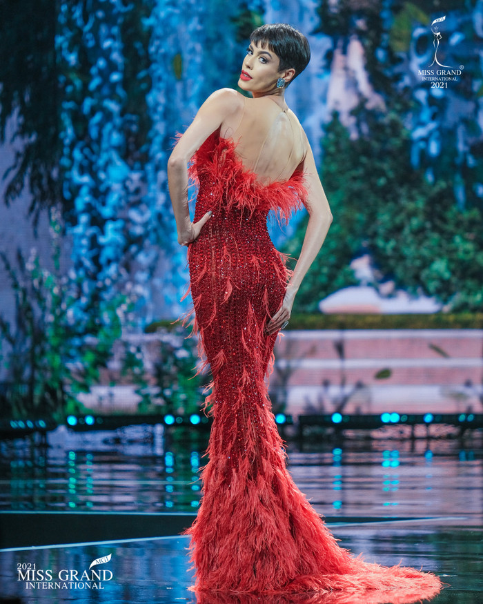 Top 10 bộ váy dạ hội đẹp nhất bán kết Miss Grand: Thùy Tiên đỏ rực liệu có Best Evening Gown? Ảnh 10