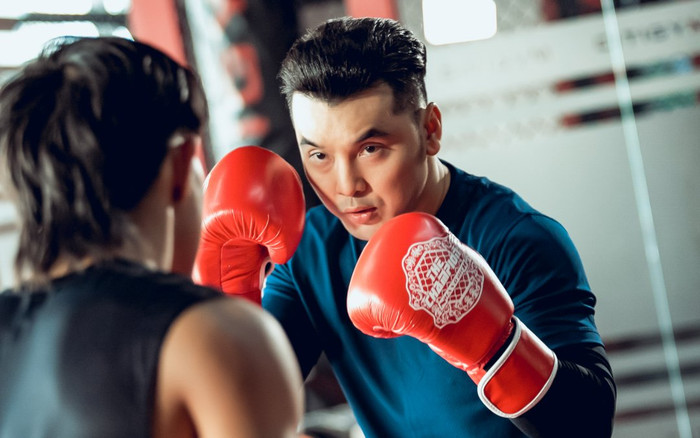 Tập luyện boxing quá hăng say, Ưng Hoàng Phúc gặp chấn thương Ảnh 2