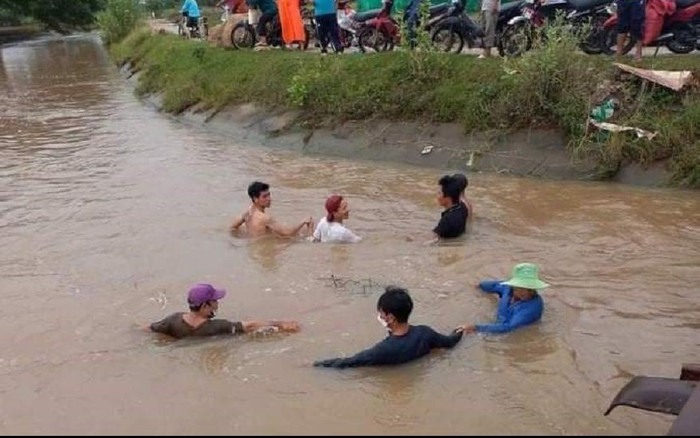 2 anh em tử vong dưới kênh ở Ninh Thuận: Linh tính mách bảo, người cha tìm thấy thi thể đứa con trai Ảnh 2
