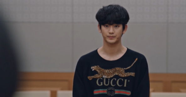 Ngã ngửa trước cát xê của Kim Soo Hyun trong phim mới: Bảo sao anh mặc áo Gucci chỉ để ngồi chịu xử án! Ảnh 7