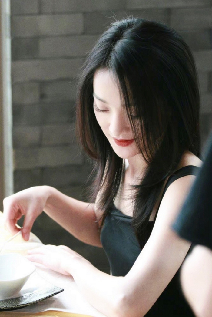 Mọi đường nét trên gương mặt 'nàng thơ Phương Đông của Chanel' đều hài hòa và tỏa ra khí chất hiếm có người đẹp nào có được.