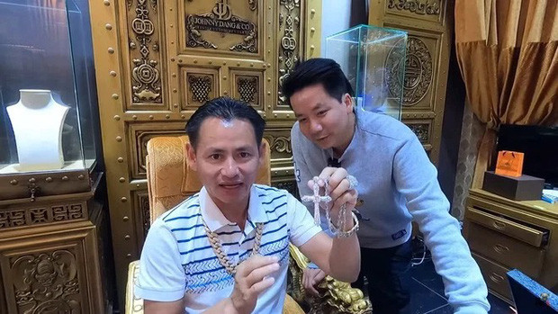 Trước đó, đôi bạn giàu có này cực kỳ thân thiết.
