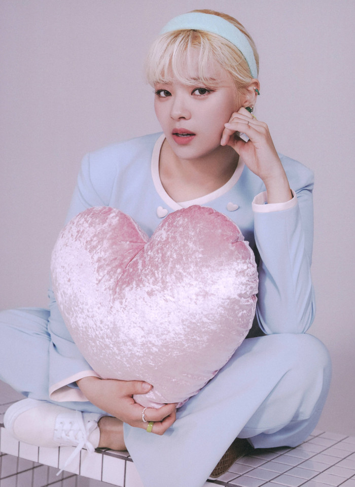 Jeongyeon bị ngăn cản hoạt động cá nhân.