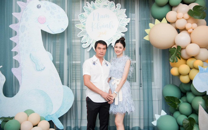 Vợ chồng Á hậu Thanh Tú tổ chức tiệc kỷ niệm ngày cưới đúng chuẩn giới 'quý tộc' Ảnh 2
