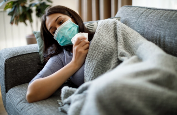 Đâu là 3 triệu chứng nổi bật của biến chủng Omicron? Ảnh 3
