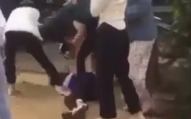 Nữ sinh lớp 11 ở Lâm Đồng bị đánh hội đồng: Mâu thuẫn ghen tuông từ chuyện 'thả tim' trên Facebook Ảnh 2