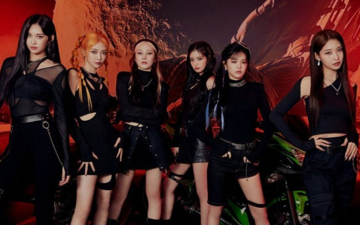 Stylist EVERGLOW xin lỗi sau khi bị cáo buộc đạo nhái trang phục Ảnh 2