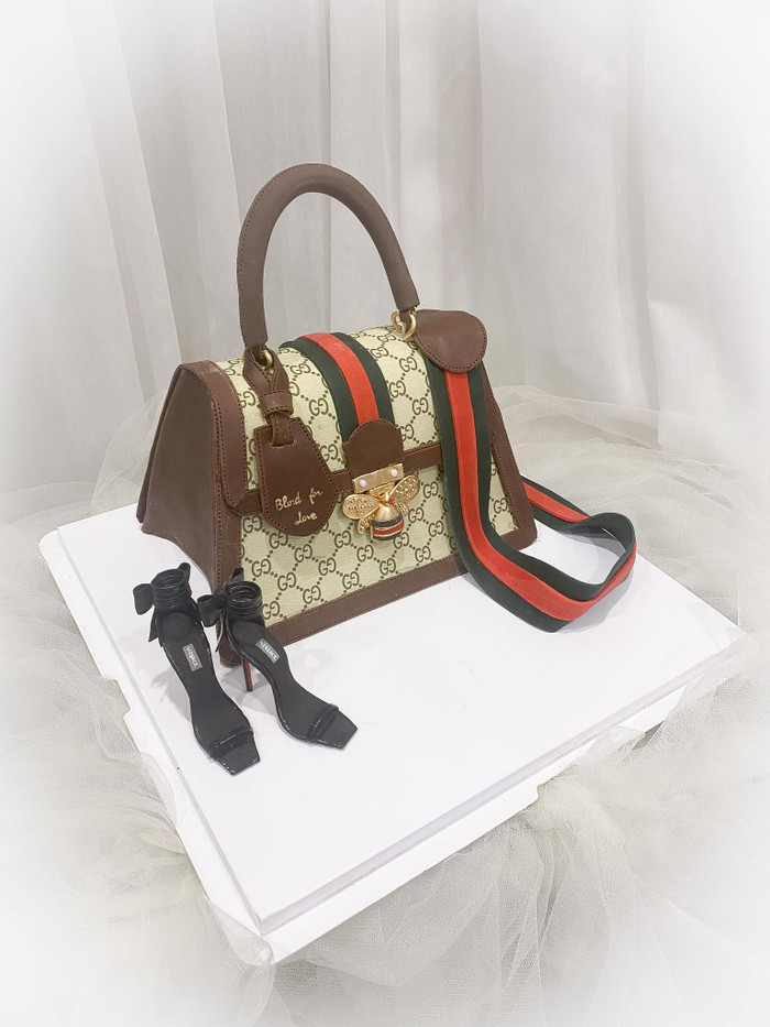 Chiếc bánh này chắc hẳn sẽ làm hài lòng các tín đồ thời trang.