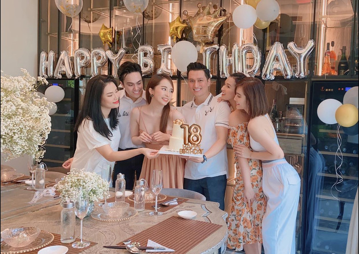Khán giả luôn dành nhiều sự chú ý mỗi khi Việt Anh và Quỳnh Nga xuất hiện cùng nhau