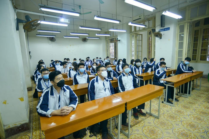 50% học sinh lớp 12 sẽ học trực tiếp vào 2-4-6, số còn lại sẽ học vào 3-5-7. 