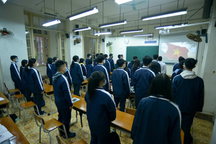 Buổi chào cờ trang nghiêm tại lớp học.