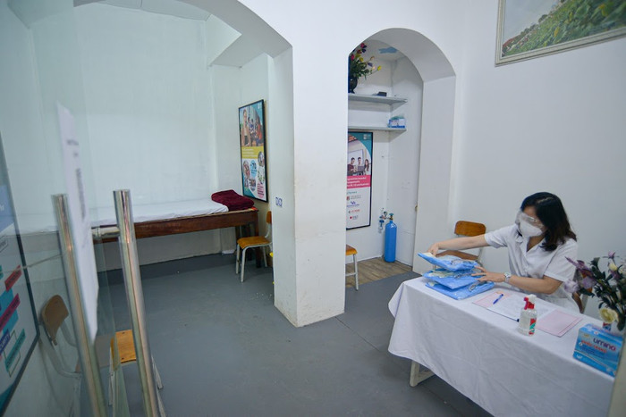 Các thiết bị y tế cơ bản cũng được chuẩn bị sẵn sàng cho các tình huống.