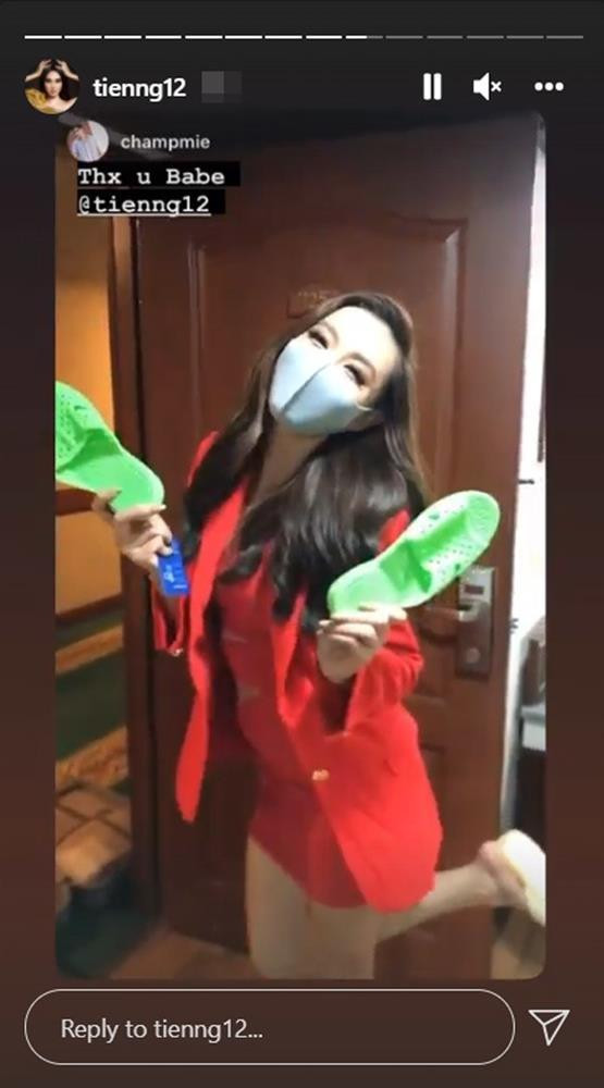 Đôi dép đơn giản, thoải mái và có thể sử dụng ở nhiều nơi, 'giải phóng' đôi chân với giày cao gót. 