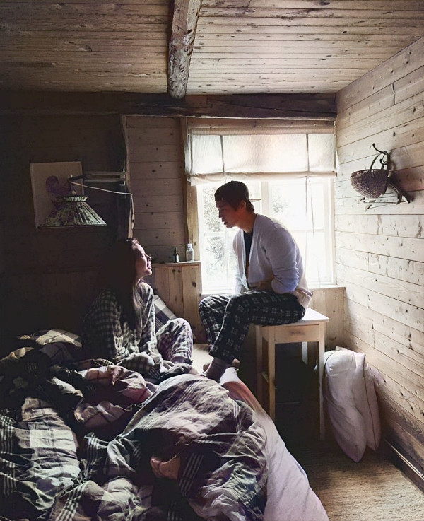 Khoảnh khắc đời thường đầy thú vị của cặp đôi. 