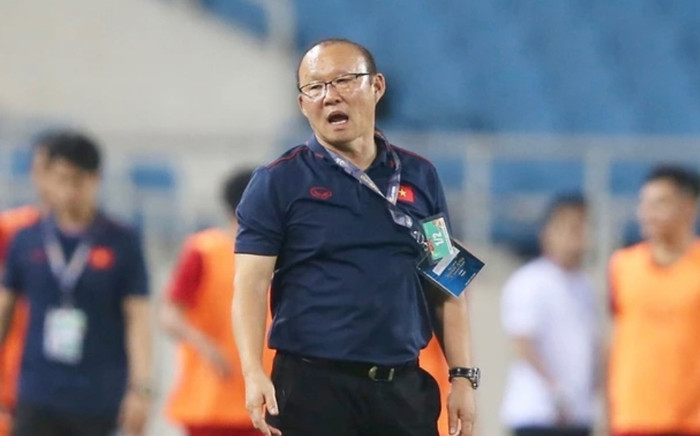 Sở hữu 31 trận bất bại, HLV Park Hang Seo vẫn còn thua Kiatisak Ảnh 2