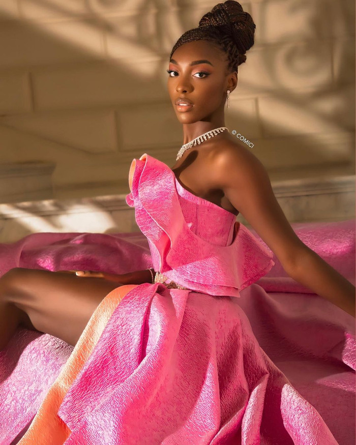 Đại diện của Bờ Biển Ngà luôn được đánh giá cao tại Miss World, cô thể hiện khả năng ứng biến linh hoạt và luôn đem đến năng lượng tích cực.