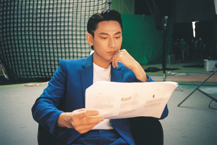 Isaac khoe vẻ ngoài điển trai trong sản phẩm mới, kết hợp cùng dàn nghệ sĩ ấn tượng Ảnh 11