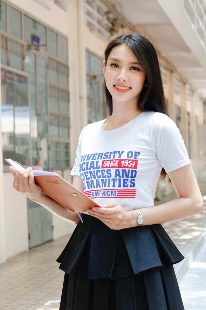 Thùy Tiên từng theo học tại trường Đại học Khoa học Xã hội và Nhân văn - ĐHQG HCM