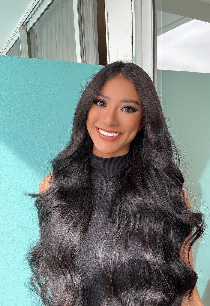 Phải công nhận một điều, Kim Duyên sở hữu mái tóc rất đẹp, dày và chắc khoẻ, nếu gọi cô nàng là 'Miss Hair' chắc cũng không sai. 