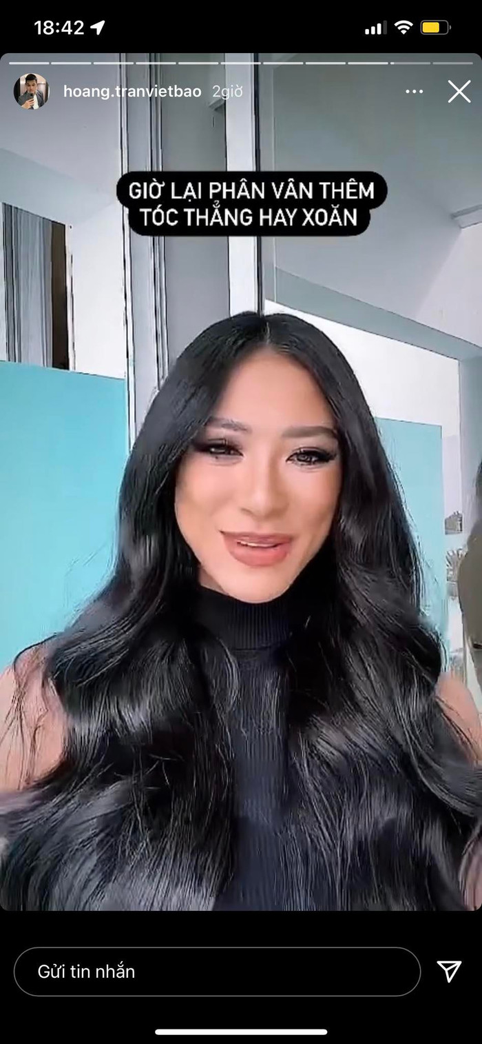 Người đẹp có vẻ rất thích kiểu tóc mới này, phía e-kip Kim Duyên cũng cho biết mình đang khá phân vân giữa hai mái tóc. 