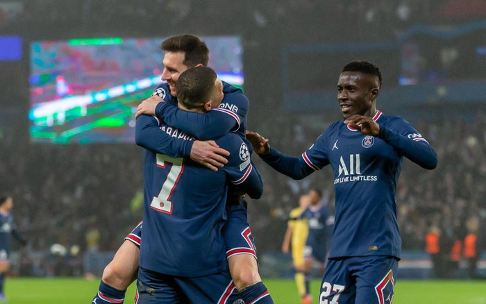 Messi vượt qua Vua bóng đá Pele, nhưng vẫn kém xa Ronaldo Ảnh 2