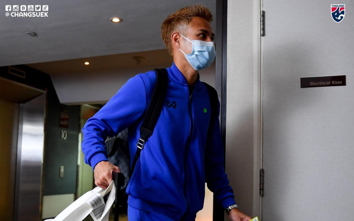 Sao tuyển Thái Lan khó chịu ra mặt vì vẫn bị 'nhốt' trong khách sạn Ảnh 2