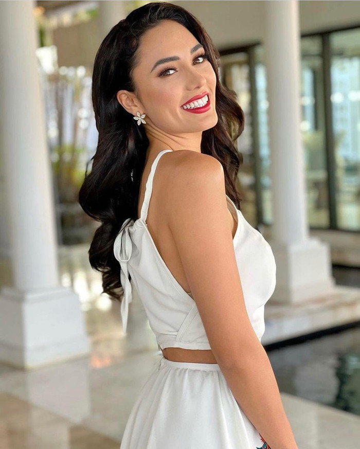 Hết cho bạn mượn váy, Đỗ Thị Hà lại tặng luôn cho đối thủ Mexico: Miss thân thiện là đây! Ảnh 10
