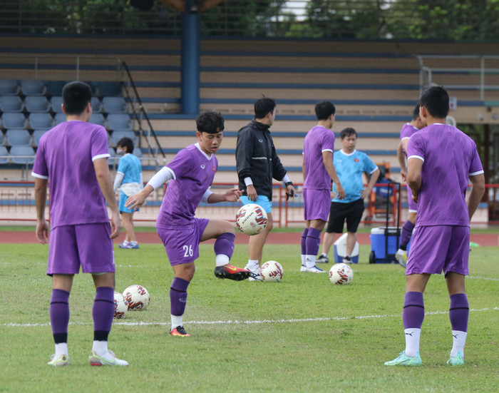 Chiều 8/12, tuyển Việt Nam có buổi tập trên sân Hougang để chuẩn bị cho những trận đấu tiếp theo ở AFF Cup 2020.