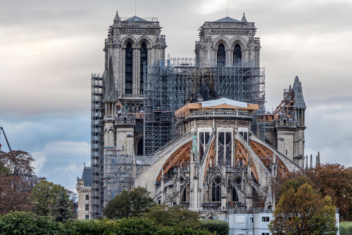 2 năm sau vụ cháy, nhà thờ Đức Bà Paris được tu sửa như 'một công viên giải trí tầm thường' Ảnh 4