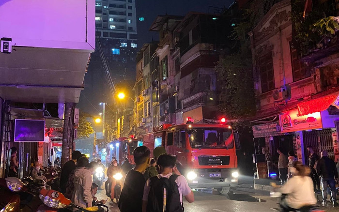 Cháy lớn khu tập thể tại phố Hà Nội khiến một người tử vong Ảnh 2